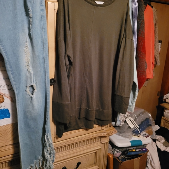 Top - Picture 2 of 2